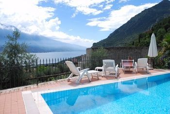 B&B Villa Fior Di Loto ลีโมเนซุลการ์ดา ภายนอก รูปภาพ